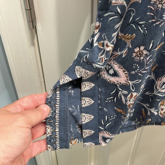 J. Jill tunic in blue. Double v-neck neckline. Size L. - Picture 4 of 4